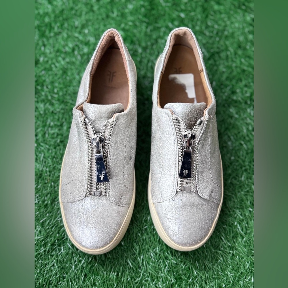 FRYE Lena Zip Low Metallic Silver Zip-UP Women’s 6.5 M
3476714-SLV‎
